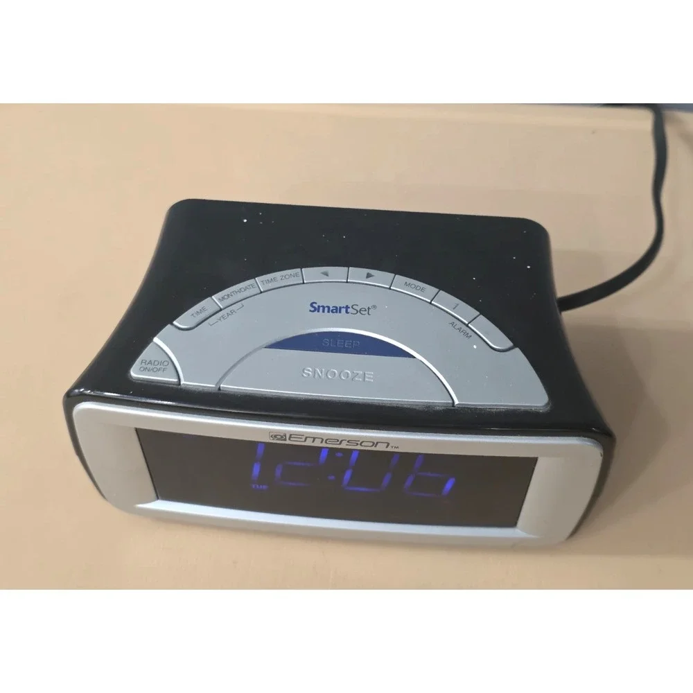 Emerson CKS9031 Smart Set Dual Alarm Clock AM/FM Radio‎ Large BLUE LED Display